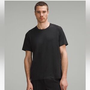 Lululemon Metal Vent Tech Short-Sleeve Shirt in Black